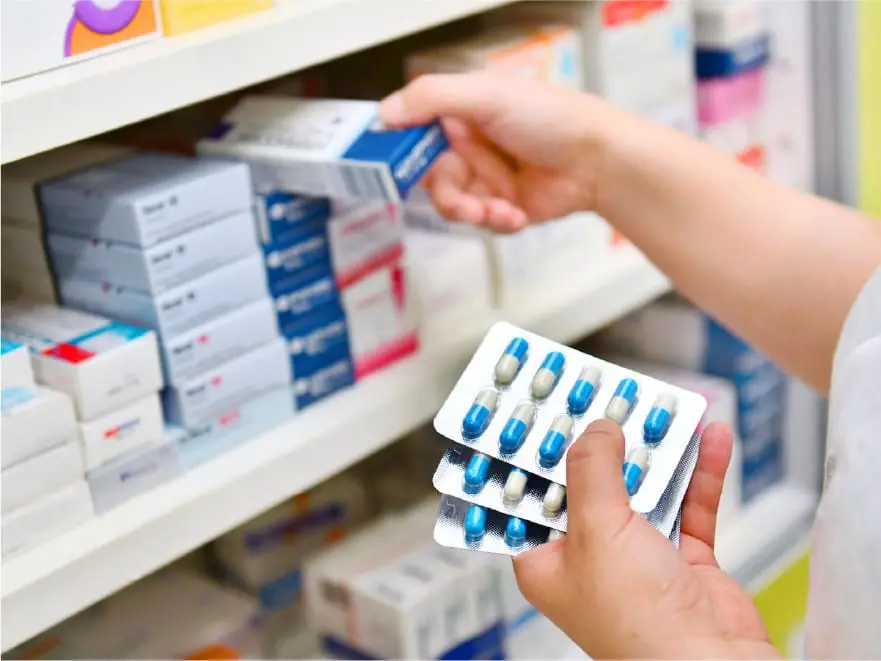 薬を整理している写真